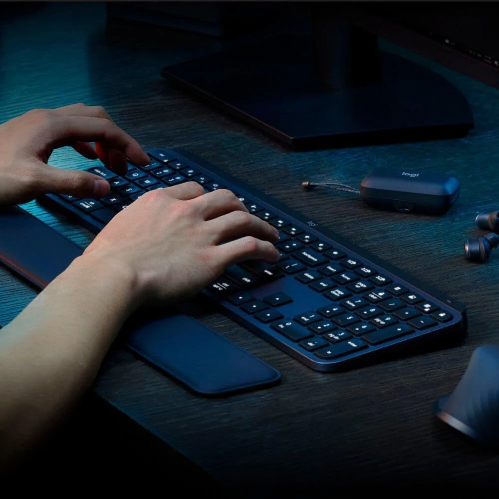 Logitech MX Keys S Wireless and Bluetooth Keyboard + Palmrest and Mouse Rechargeable Combo thumbnail 3