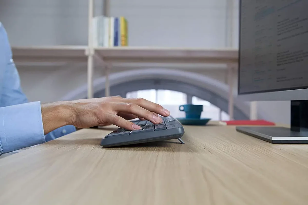 Logitech MK235 Wireless Keyboard and Mouse Combo thumbnail 4